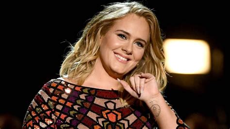 adele nackt|Adele poses in bikini inside her garden following huge weight loss。